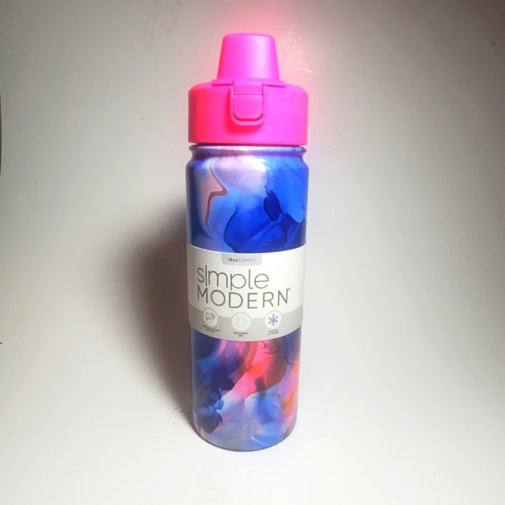 Simple Modern 18oz Insulated Stainless Steel Water Bottle Covered Silicone Straw